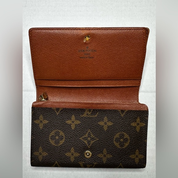 LV Monogram Snap Compact with Zipper - Picture 2 of 7